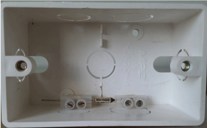 Hộp điện âm tường chống chập mạch